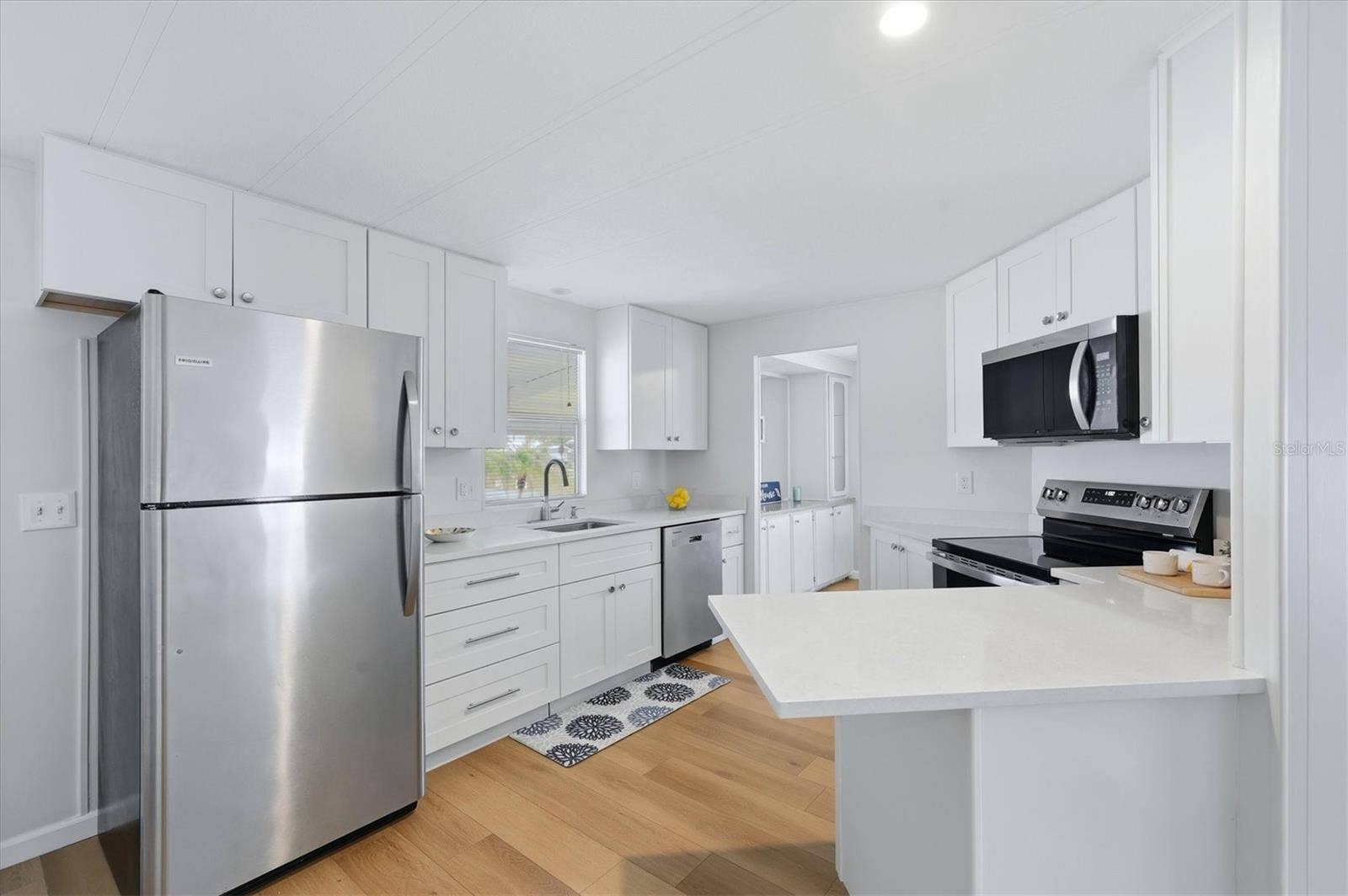 240 VIA DE LUNA, Englewood, FL 34224 Updated kitchen