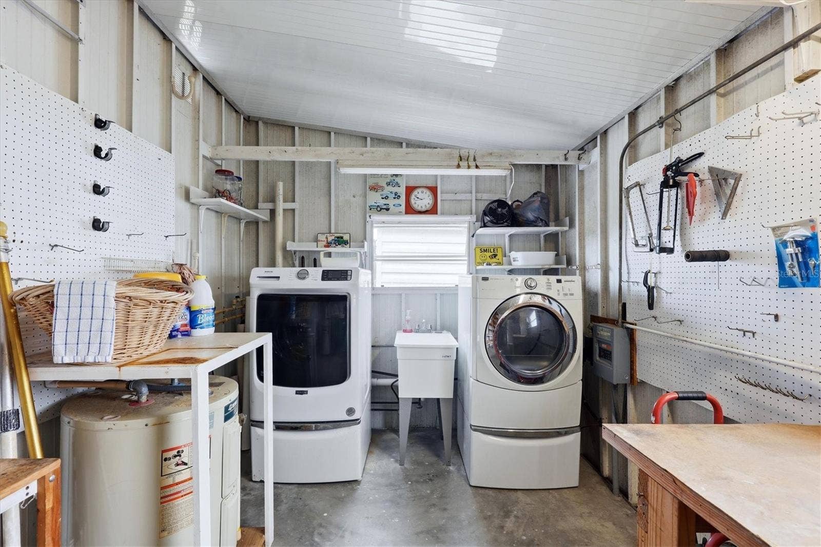 240 VIA DE LUNA, Englewood, FL 34224 Washer and Dryer conveys with purchase