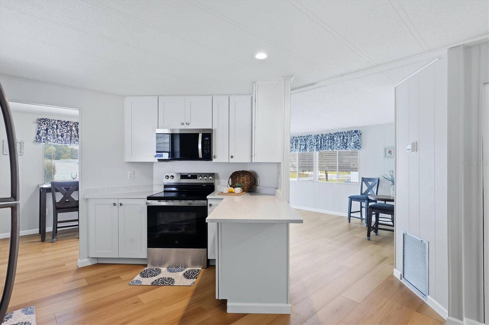 240 VIA DE LUNA, Englewood, FL 34224 Quartz countertops