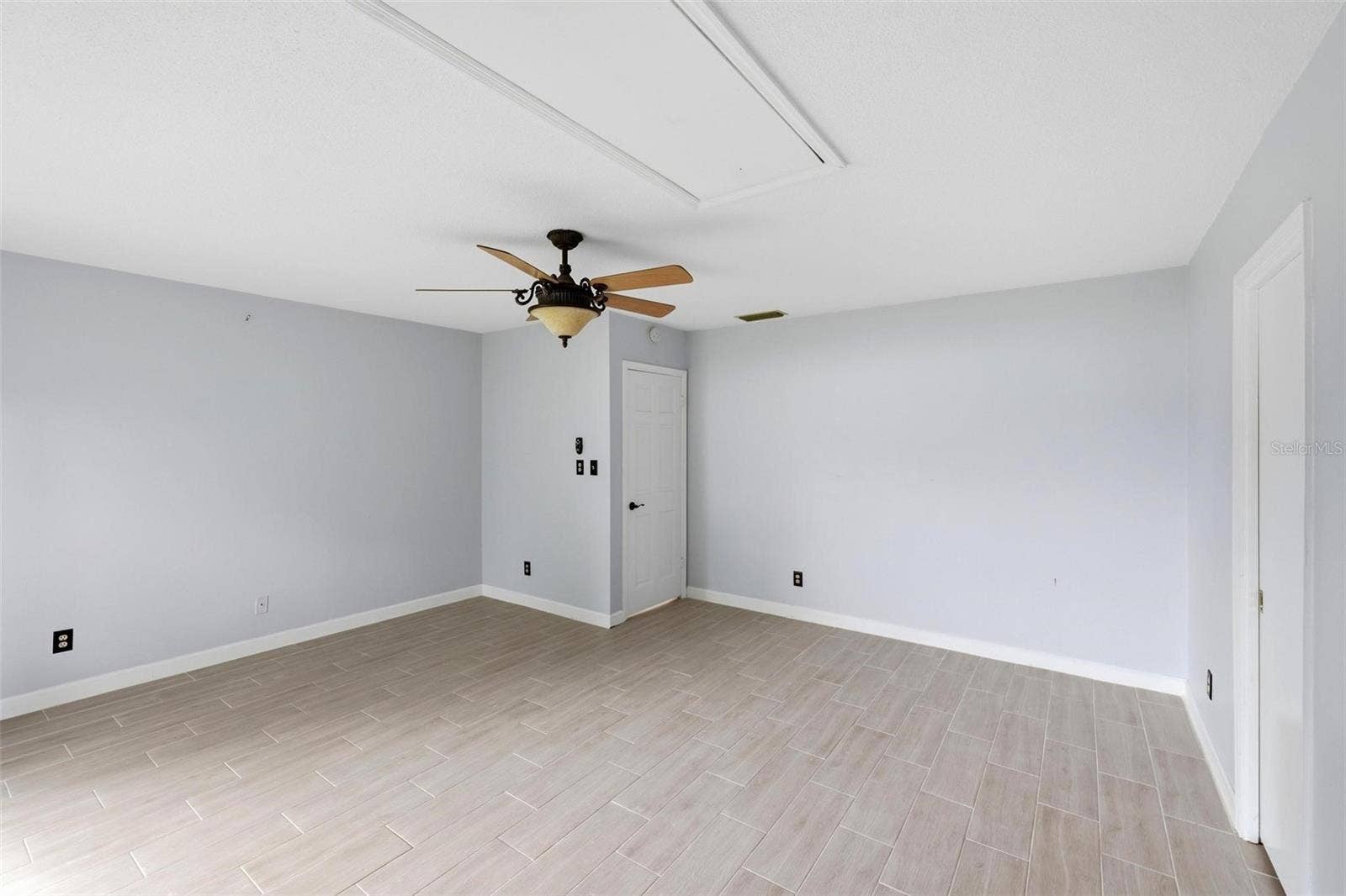 another view of the primary bedroom.
