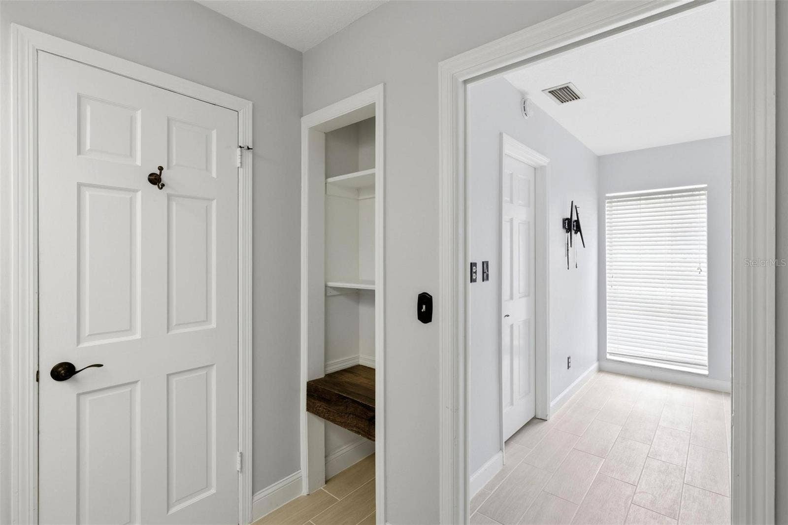 Door from 2nd bedroom into guest bathroom.