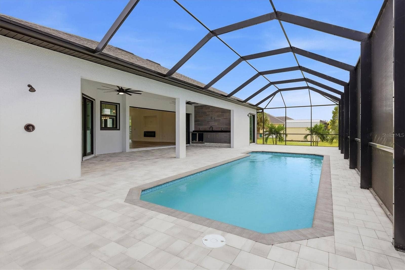 Oversized lanai area