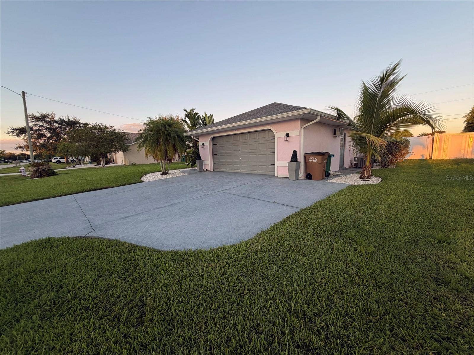 1943 SE 8TH PLACE, Cape Coral, FL 33990 1943 SE 8TH PLACE, Cape Coral, FL 33990