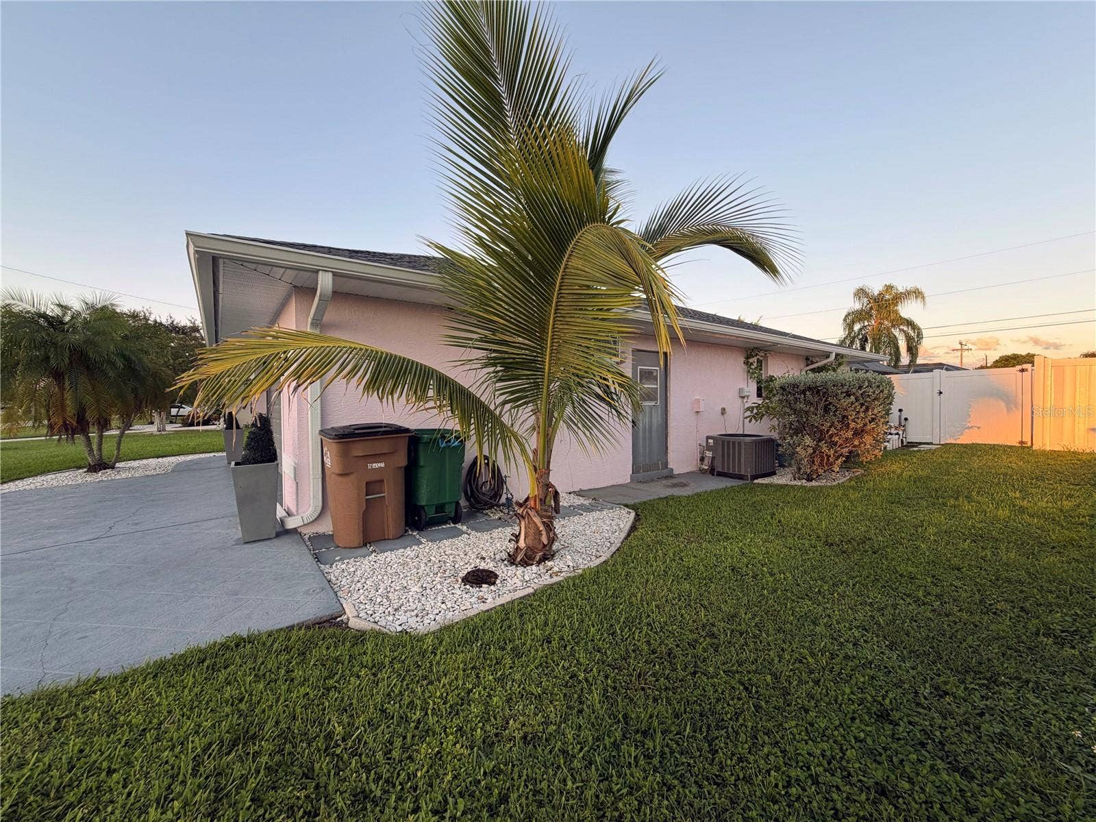 1943 SE 8TH PLACE, Cape Coral, FL 33990 1943 SE 8TH PLACE, Cape Coral, FL 33990