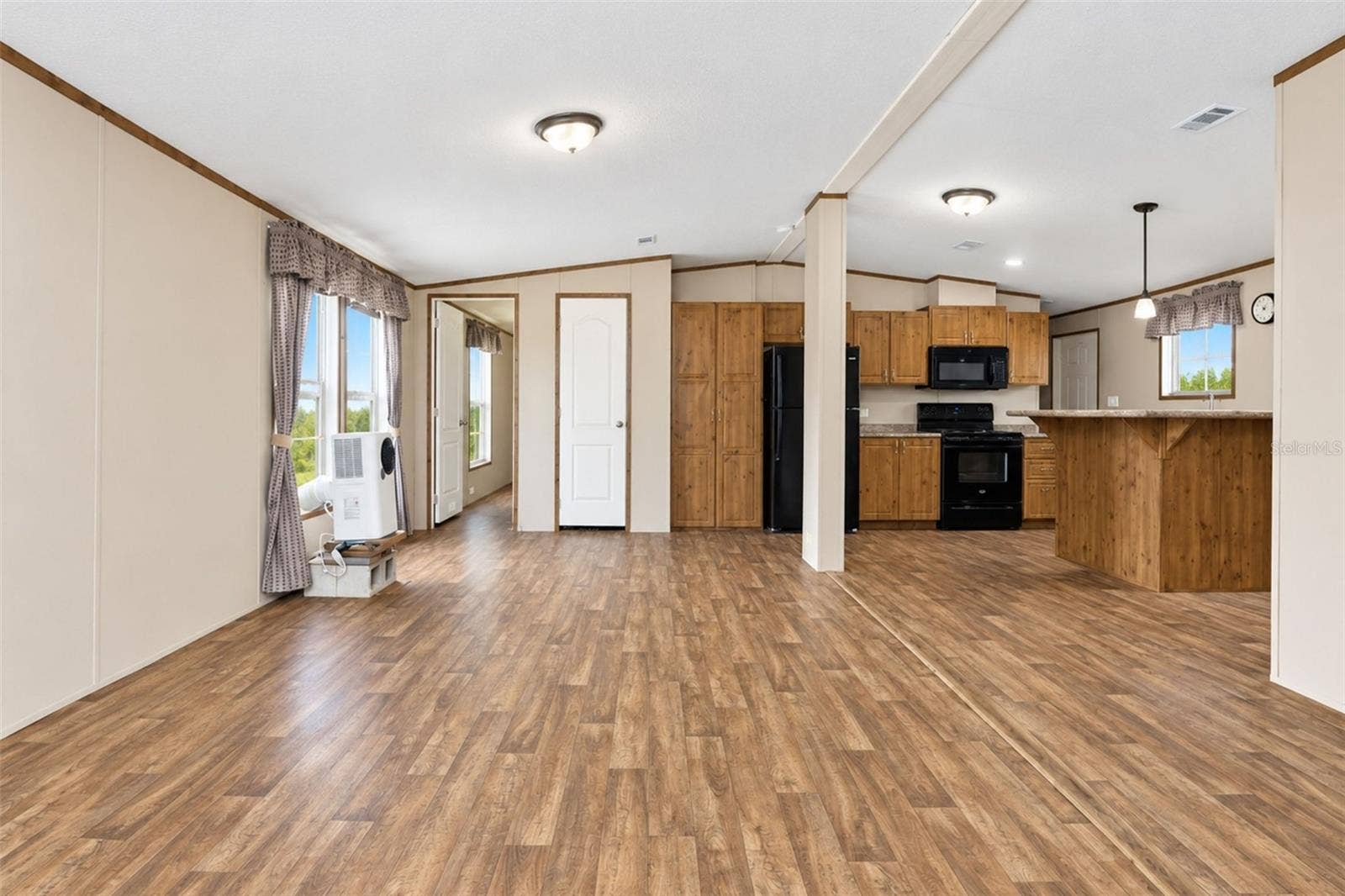 Living/dining area
