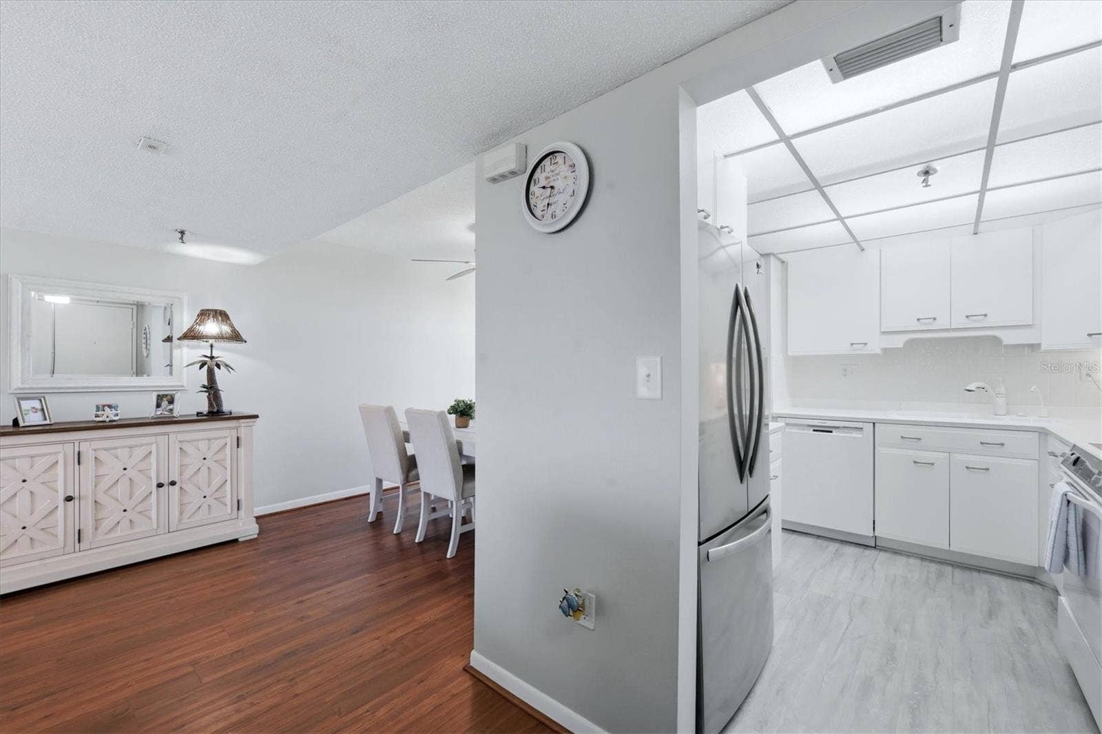 Kitchen seen from entry way