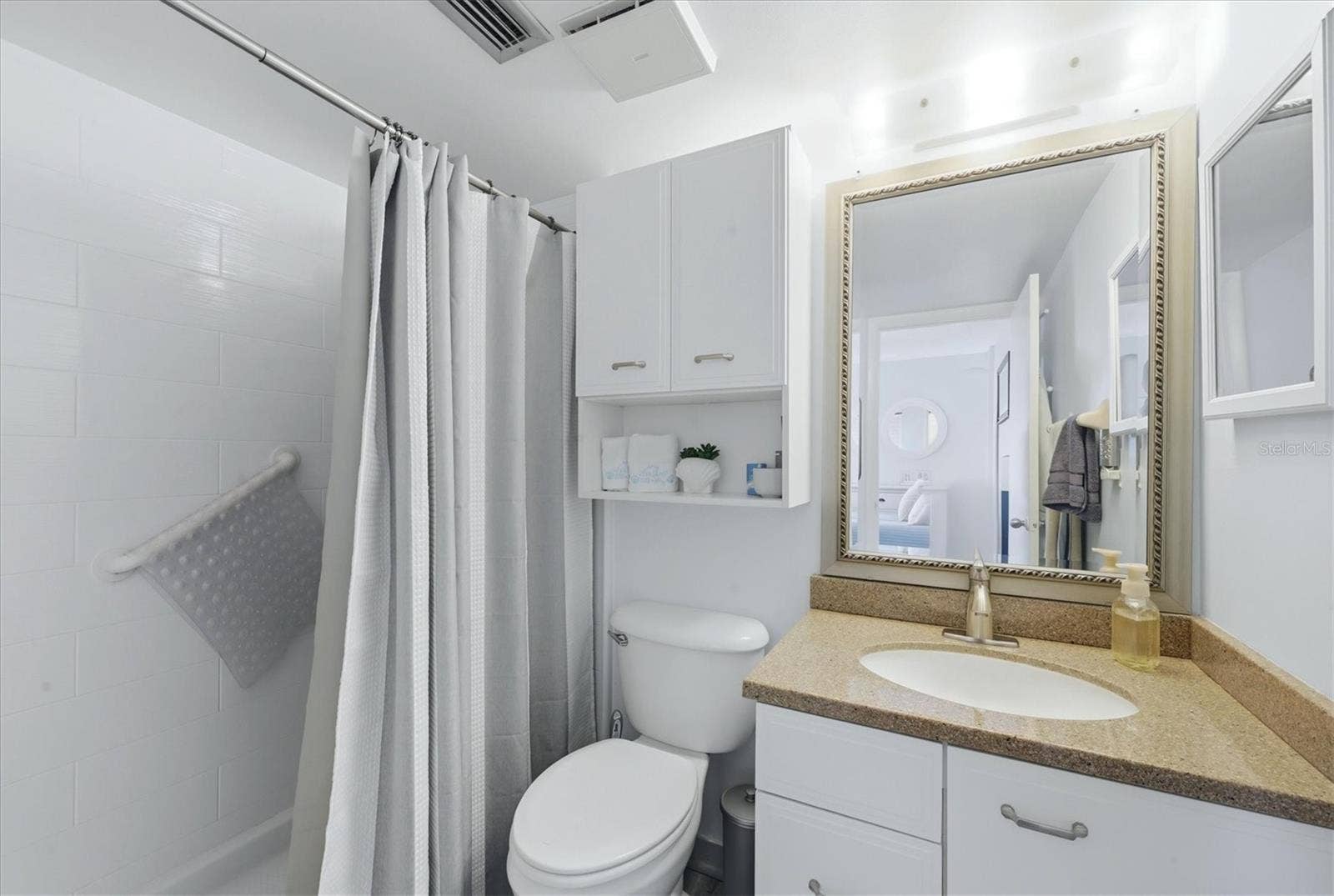 Primary en Suite with Walk-In Shower