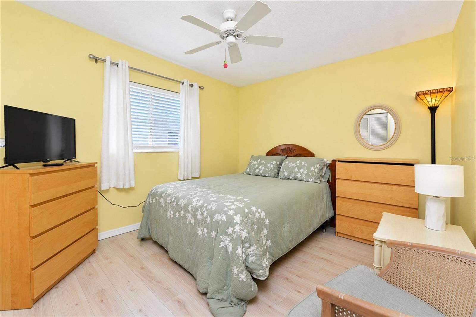 6468 HAMLET DRIVE, #B, Englewood, FL 34224 The guest bedroom features wood laminate flooring and a ceiling fan.