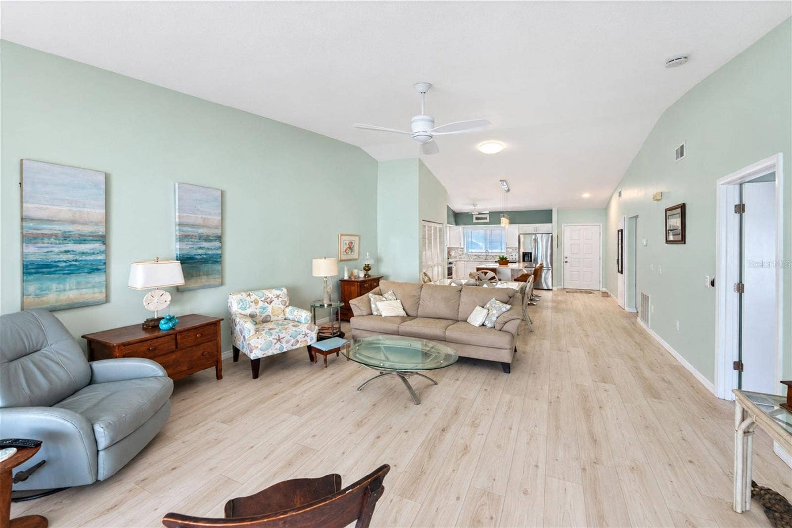 6468 HAMLET DRIVE, #B, Englewood, FL 34224 The cathedral ceiling creates a spacious feeling & the tubular skylight provides additional natural light!