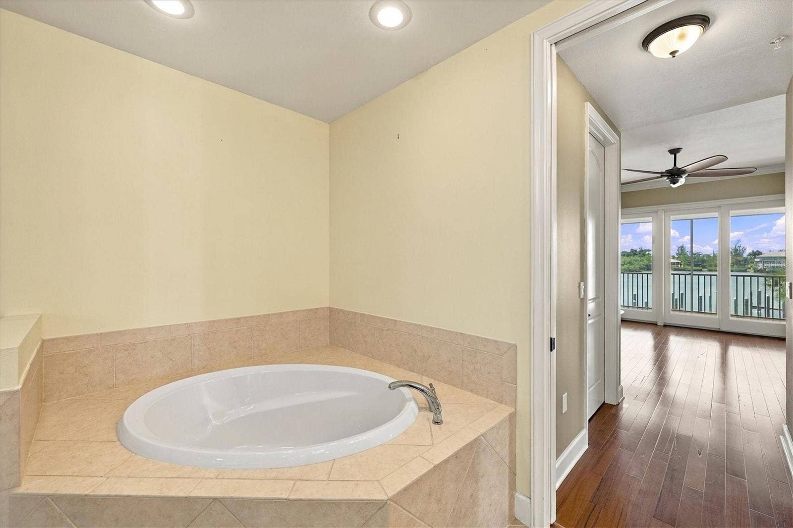 11120 HACIENDA DEL MAR BOULEVARD, #F206, Placida, FL 33946 Primary Bathroom