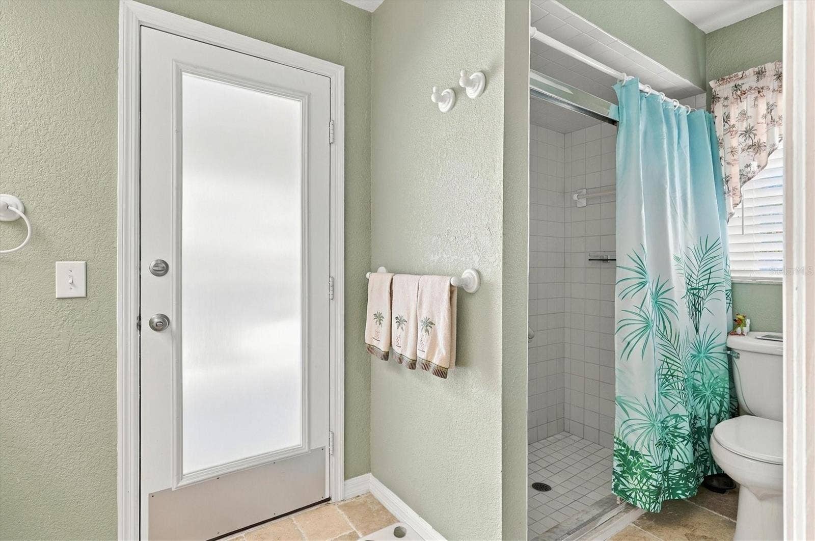 Walk in shower with bars
