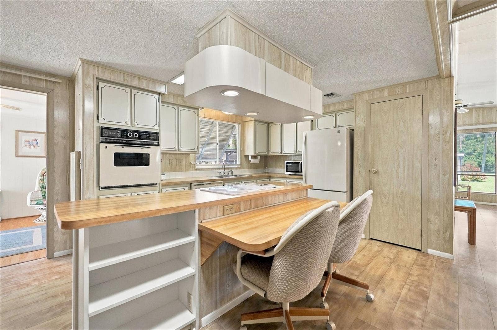 785 HEATHERCREEK COURT, Englewood, FL 34223 Breakfast bar in kitchen