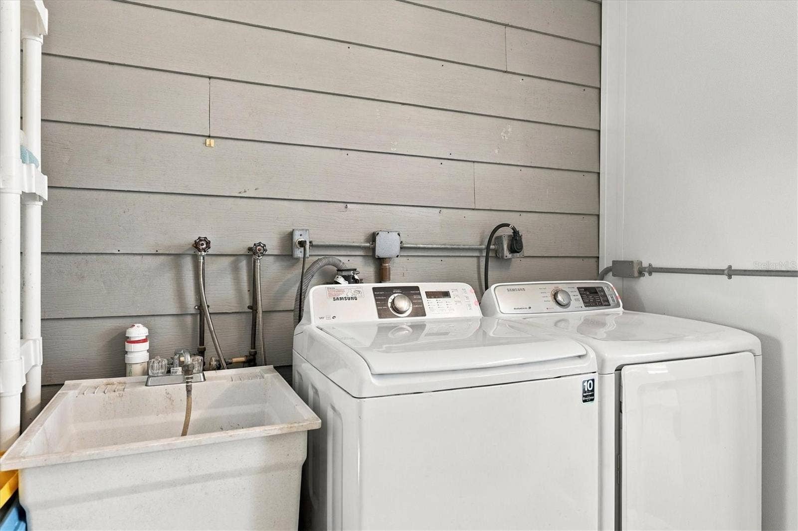 785 HEATHERCREEK COURT, Englewood, FL 34223 Washer & dryer in shed