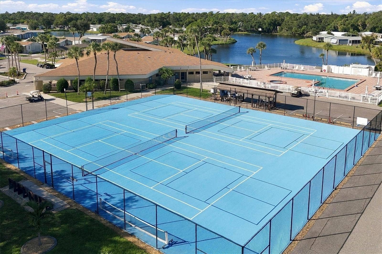 785 HEATHERCREEK COURT, Englewood, FL 34223 Nicely kept courts for all