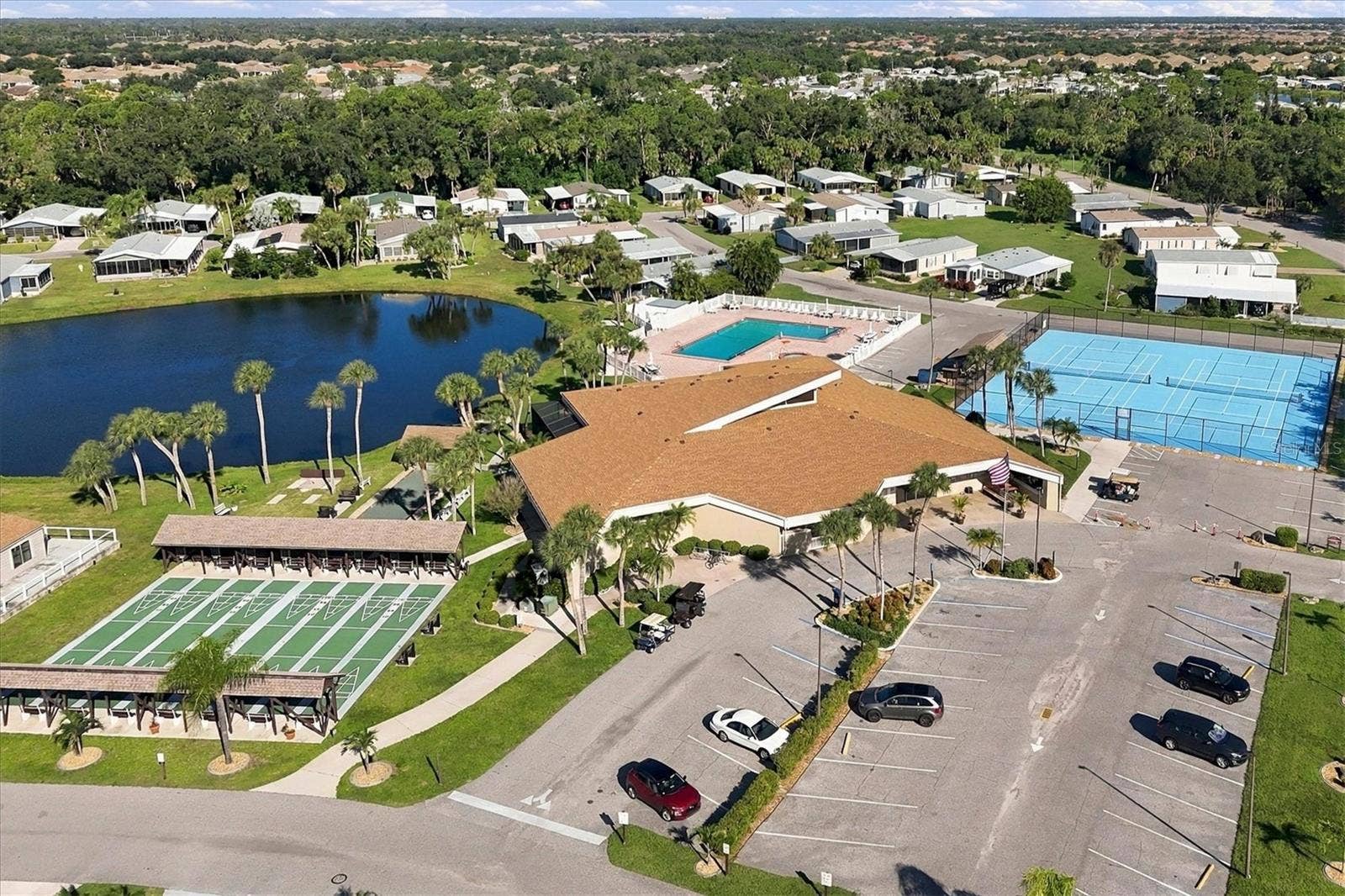 785 HEATHERCREEK COURT, Englewood, FL 34223 Community amenities galore
