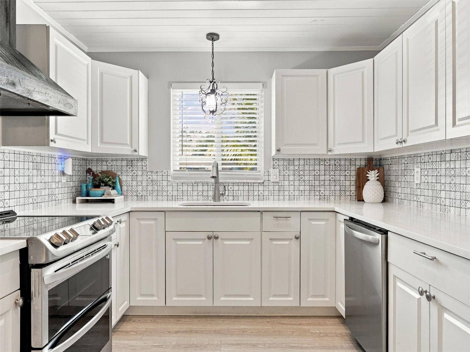 2020 KEYWAY DRIVE, Englewood, FL 34223 2020 KEYWAY DRIVE, Englewood, FL 34223