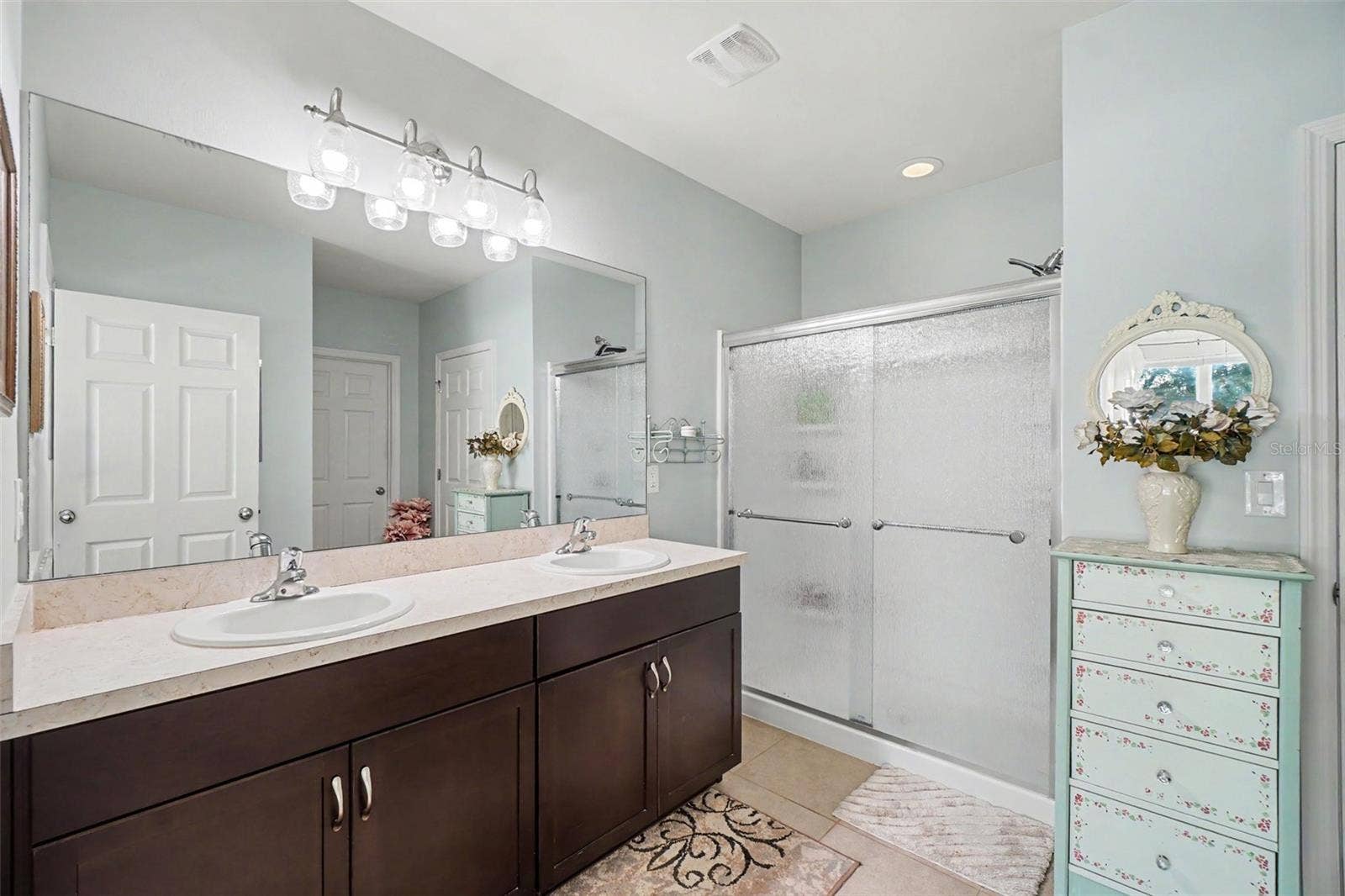 En Suite Double Vanity