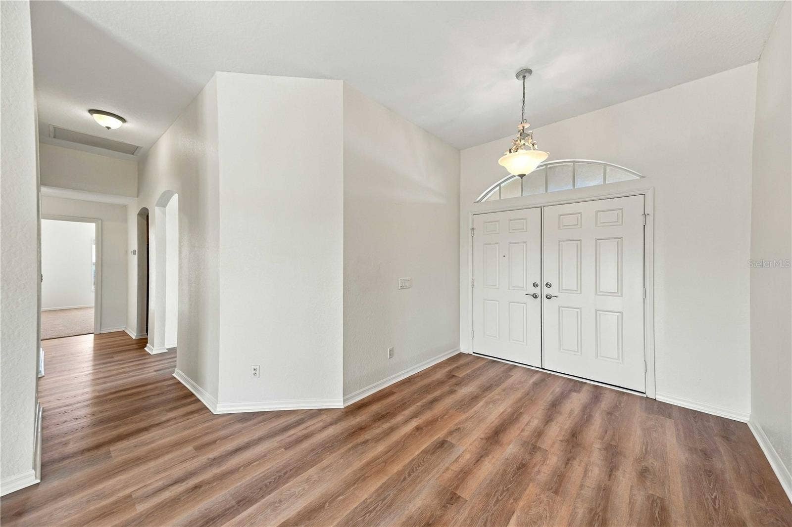 Foyer area with pendant lighting
