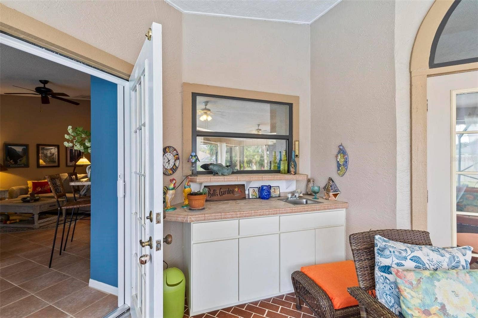 Lanai wet bar with service window from kitchen