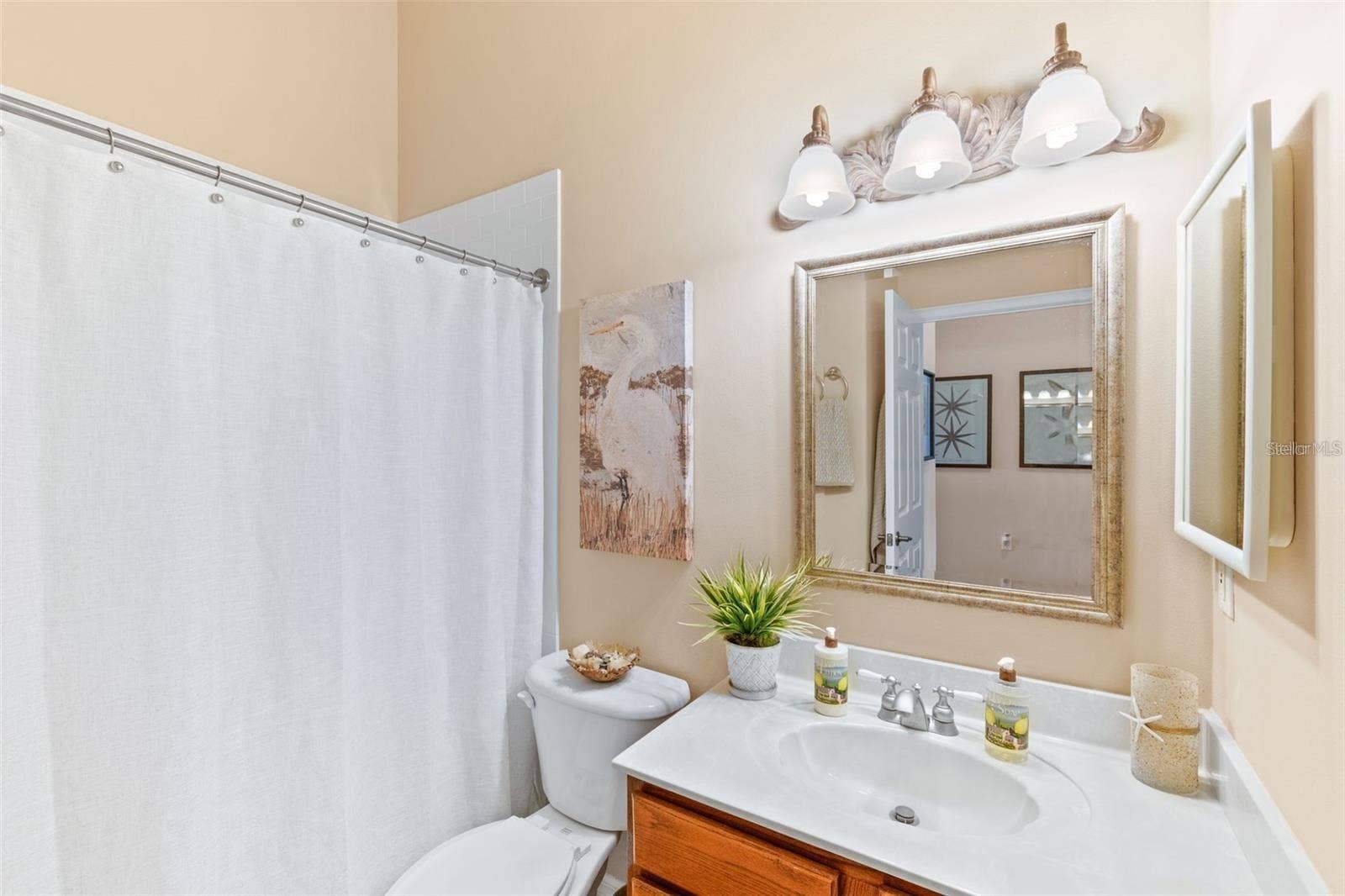 50 PALM HARBOR PARKWAY, #32, Palm Coast, FL 32137 2nd flr full bath