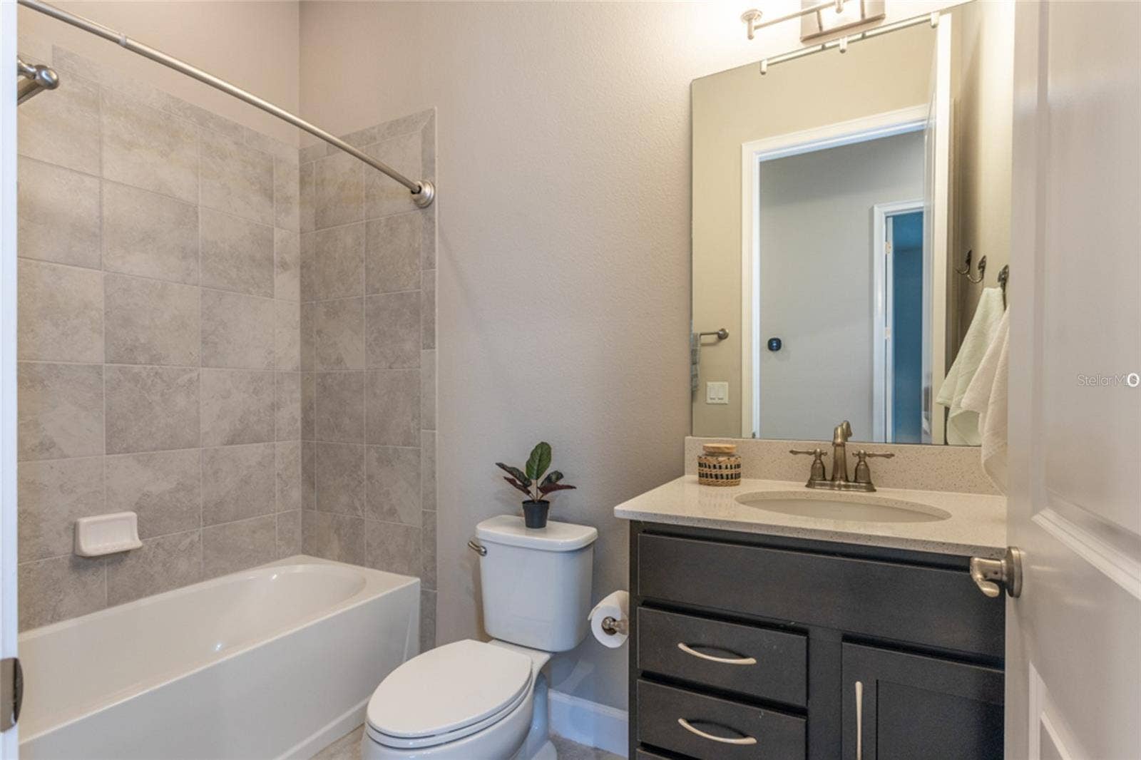 3 NEWHAVEN LANE, Ormond Beach, FL 32174 Guest bath with granite countertops and tiled tub/shower combo