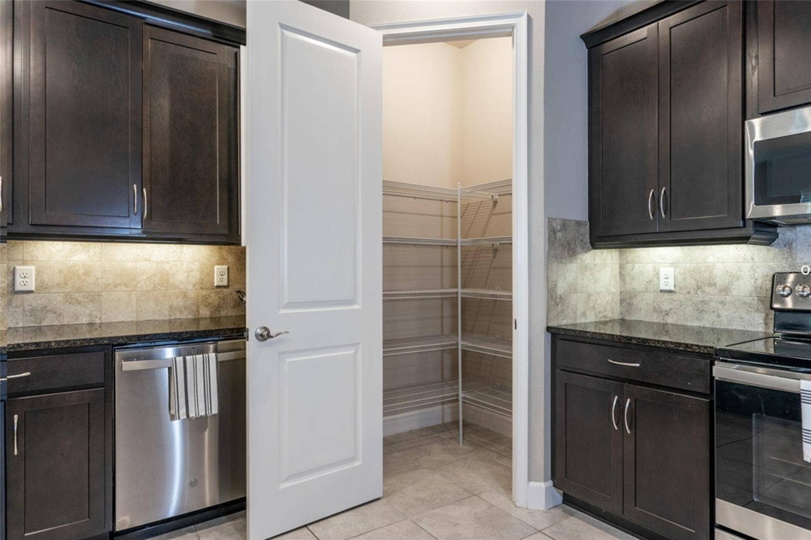 3 NEWHAVEN LANE, Ormond Beach, FL 32174 Roomy pantry