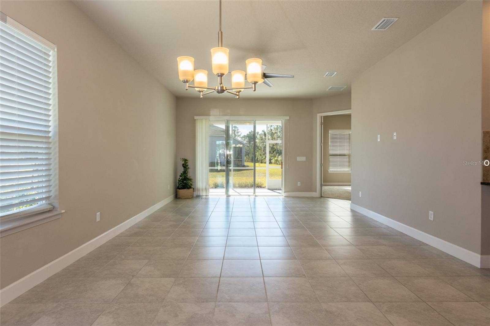 3 NEWHAVEN LANE, Ormond Beach, FL 32174 Open concept -- view from dining area looking towards living area and lanai