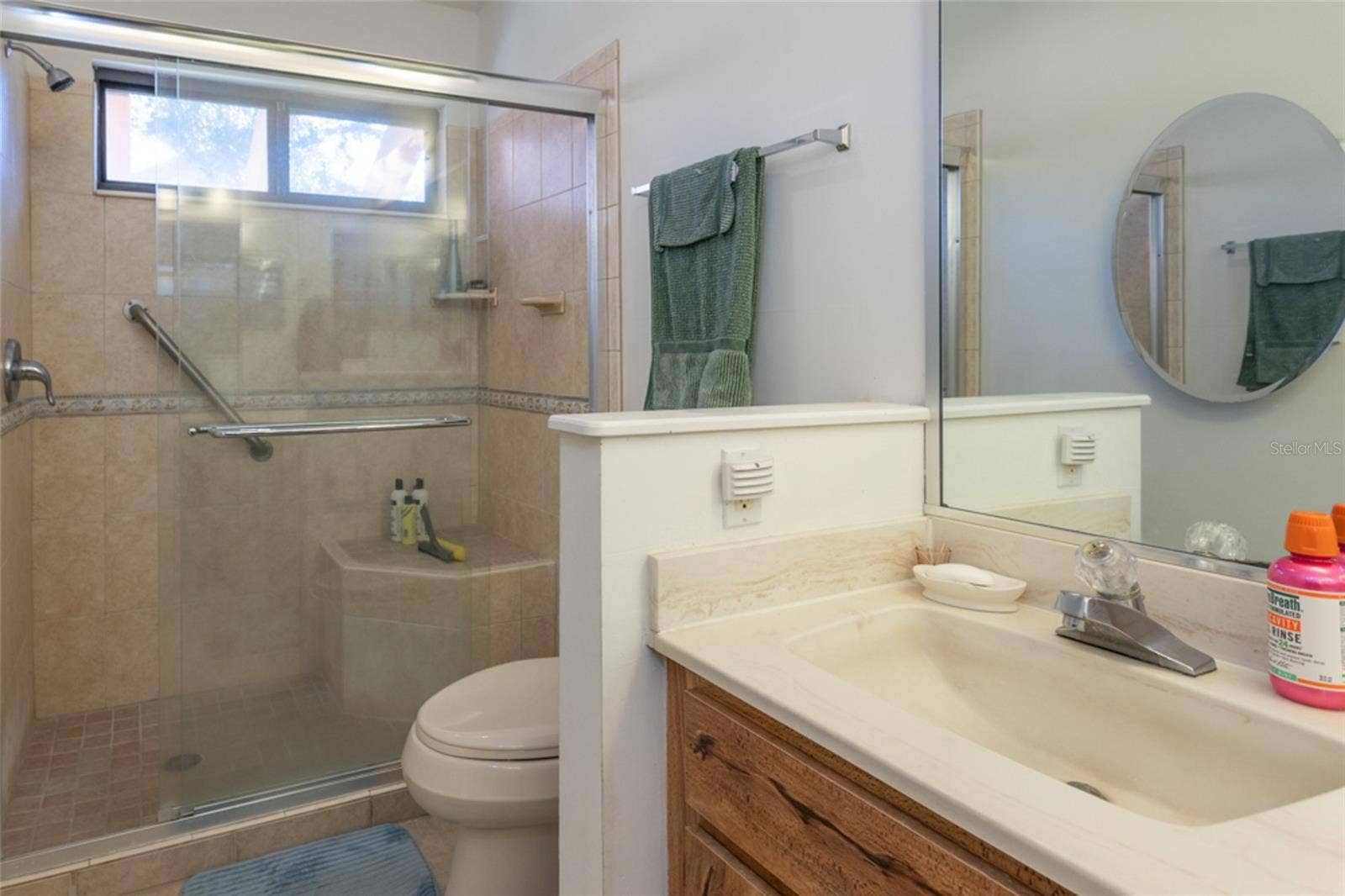 39 VILLAGE CIRCLE, #5-501, Palm Coast, FL 32164 Upstairs Bath Room with Tub and Shower