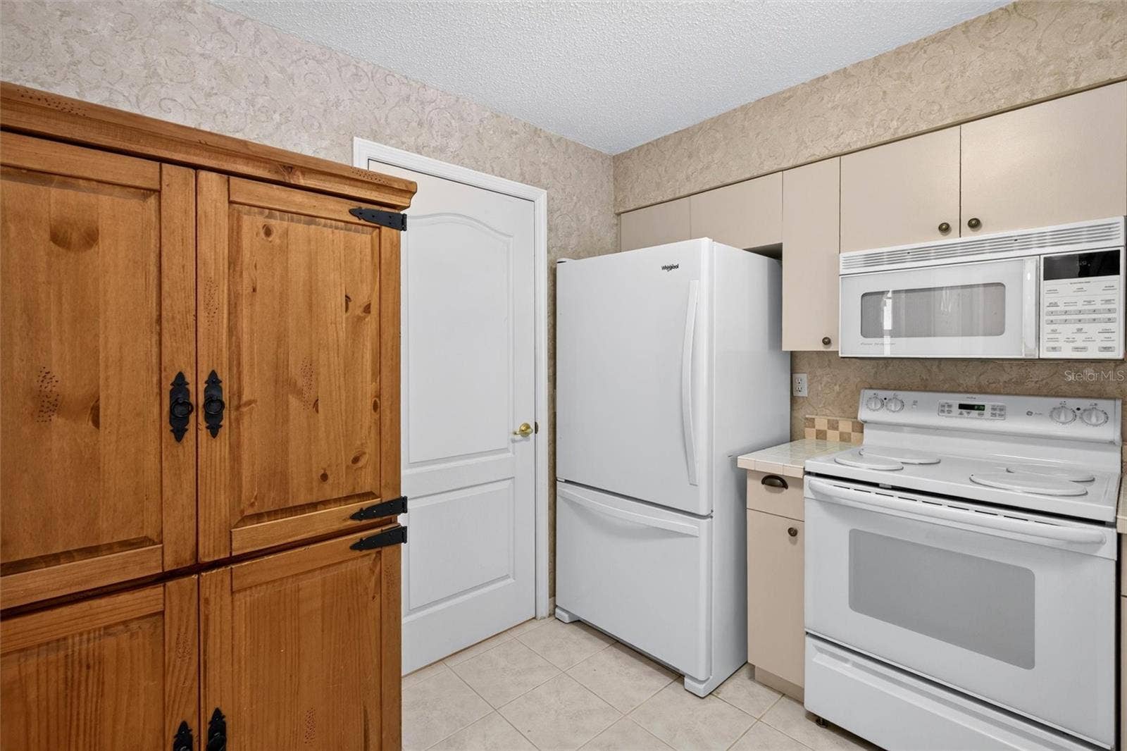 525 LAKE BRIDGE DRIVE, Ormond Beach, FL 32174 525 LAKE BRIDGE DRIVE, Ormond Beach, FL 32174