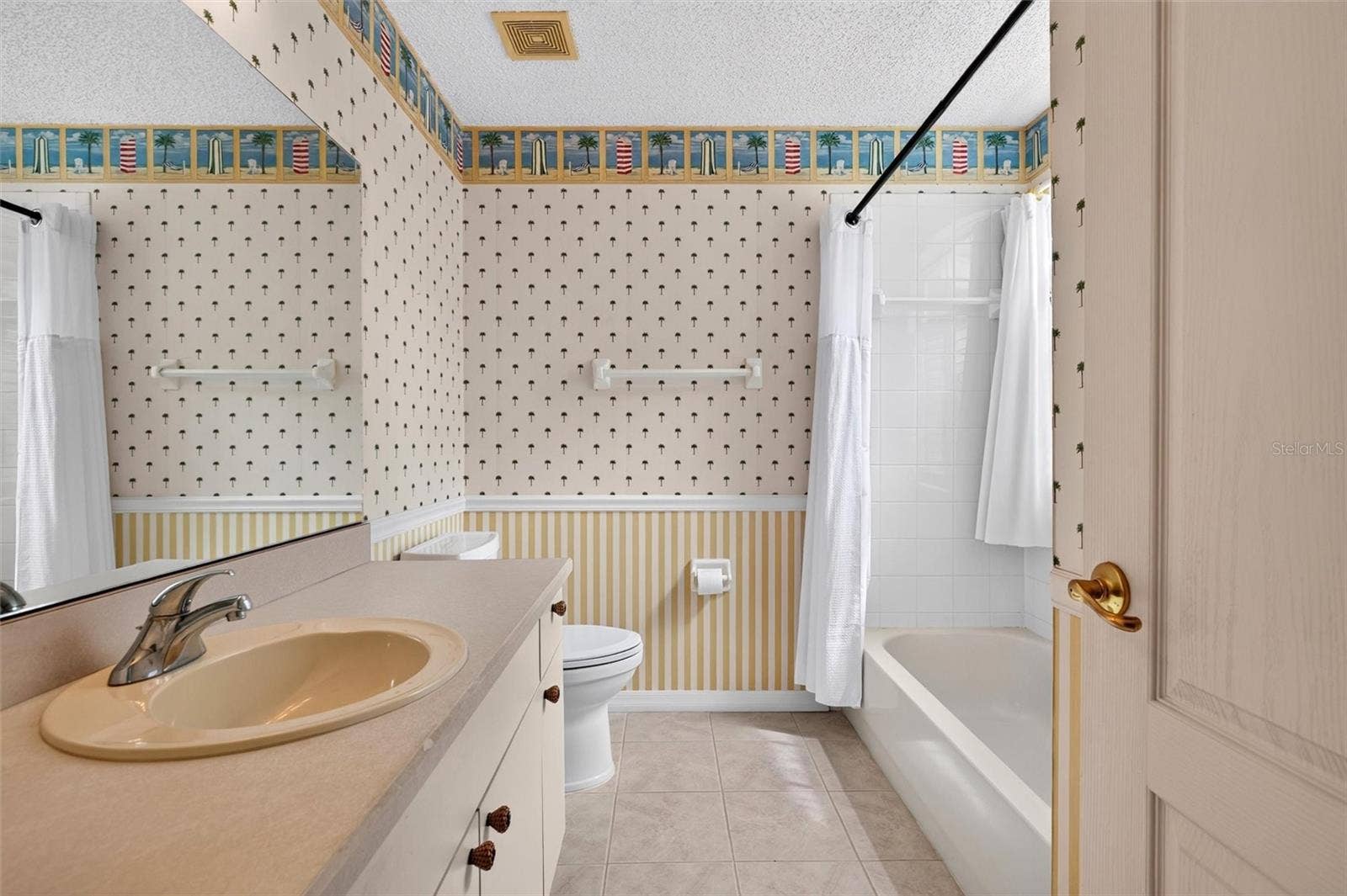 525 LAKE BRIDGE DRIVE, Ormond Beach, FL 32174 525 LAKE BRIDGE DRIVE, Ormond Beach, FL 32174