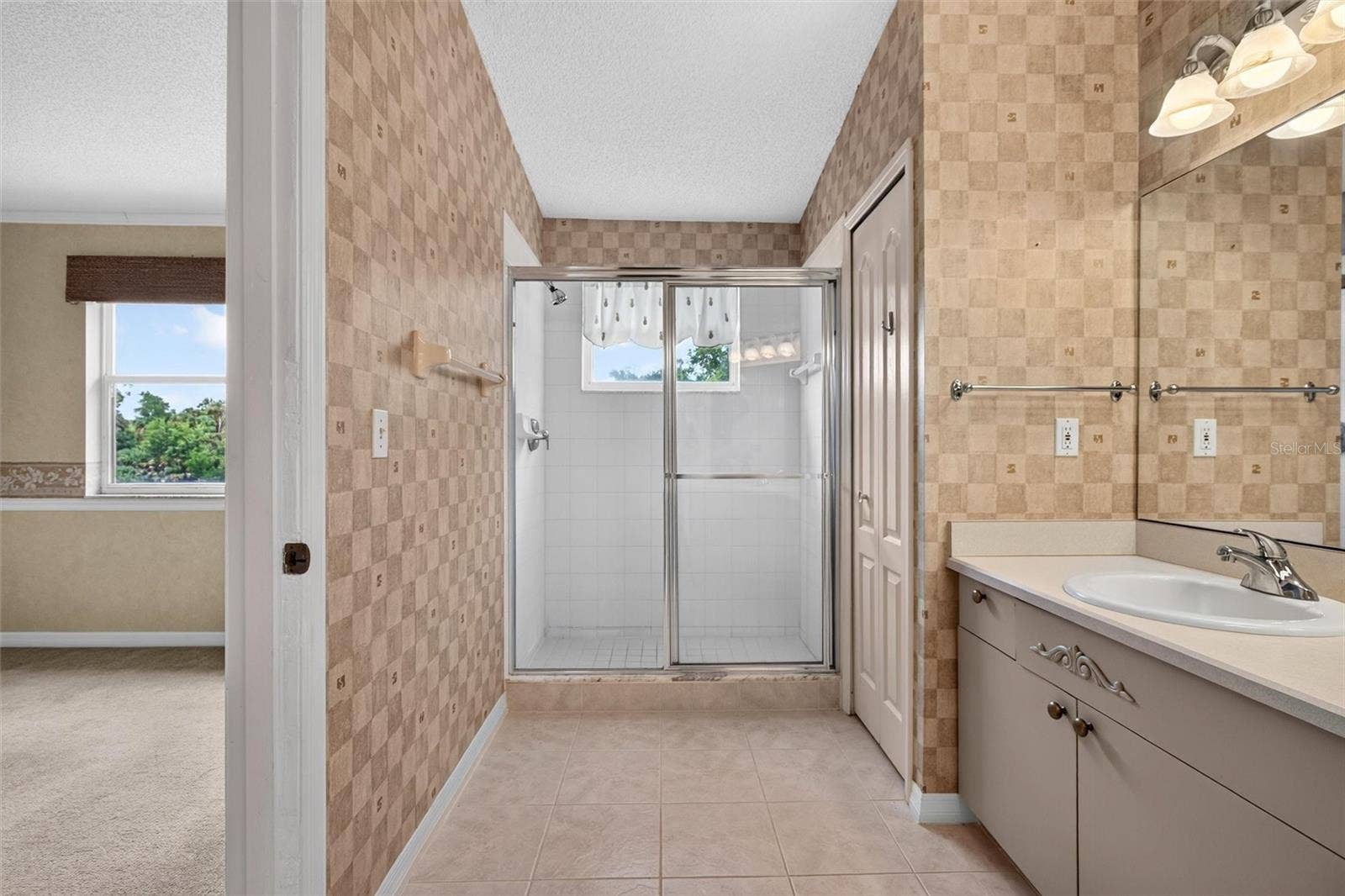 525 LAKE BRIDGE DRIVE, Ormond Beach, FL 32174 525 LAKE BRIDGE DRIVE, Ormond Beach, FL 32174