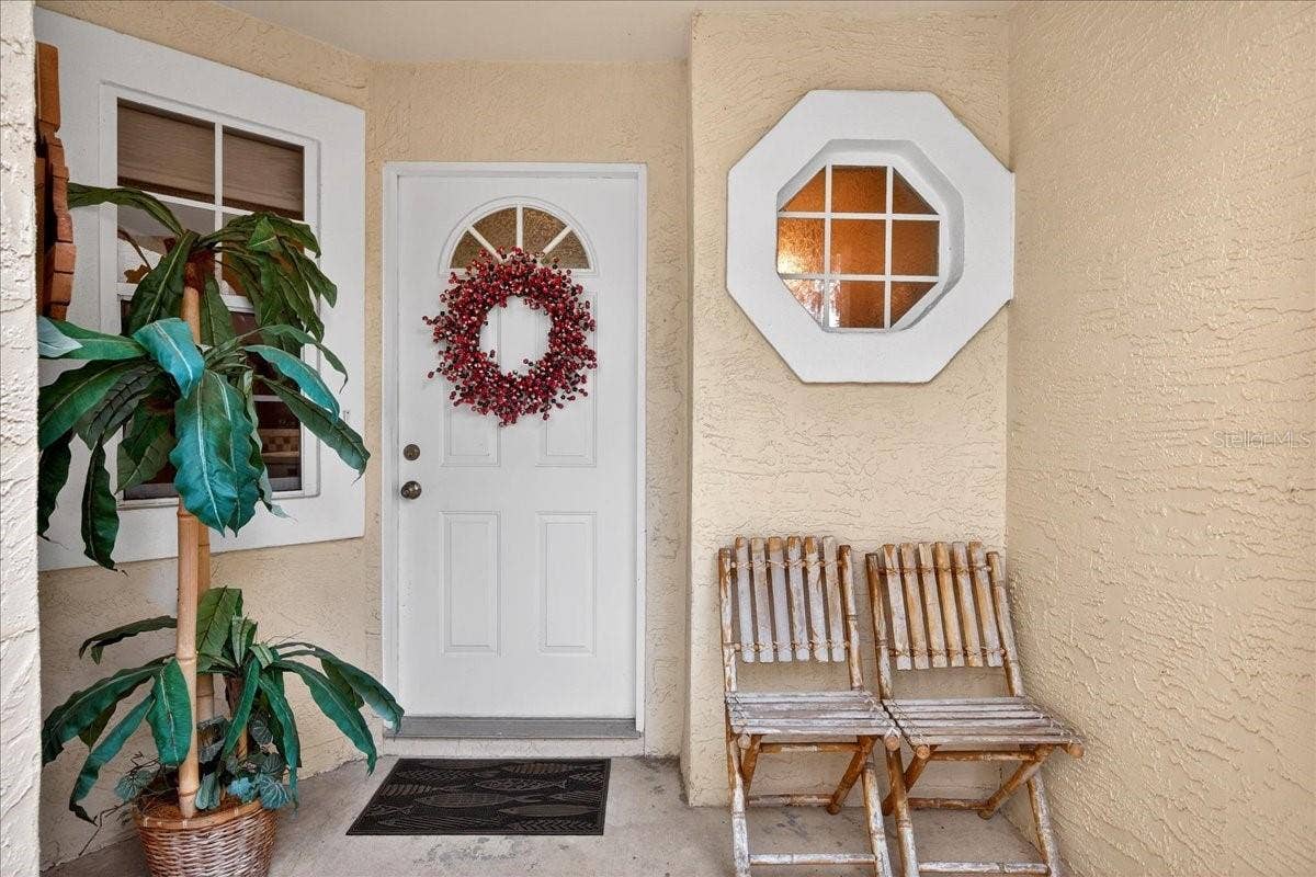 525 LAKE BRIDGE DRIVE, Ormond Beach, FL 32174 525 LAKE BRIDGE DRIVE, Ormond Beach, FL 32174