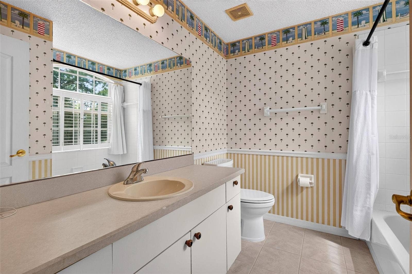 525 LAKE BRIDGE DRIVE, Ormond Beach, FL 32174 525 LAKE BRIDGE DRIVE, Ormond Beach, FL 32174