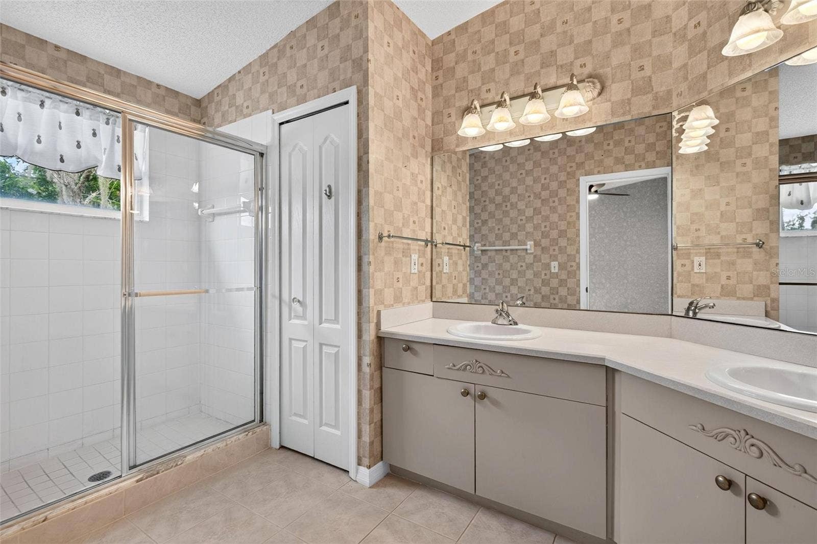 525 LAKE BRIDGE DRIVE, Ormond Beach, FL 32174 525 LAKE BRIDGE DRIVE, Ormond Beach, FL 32174
