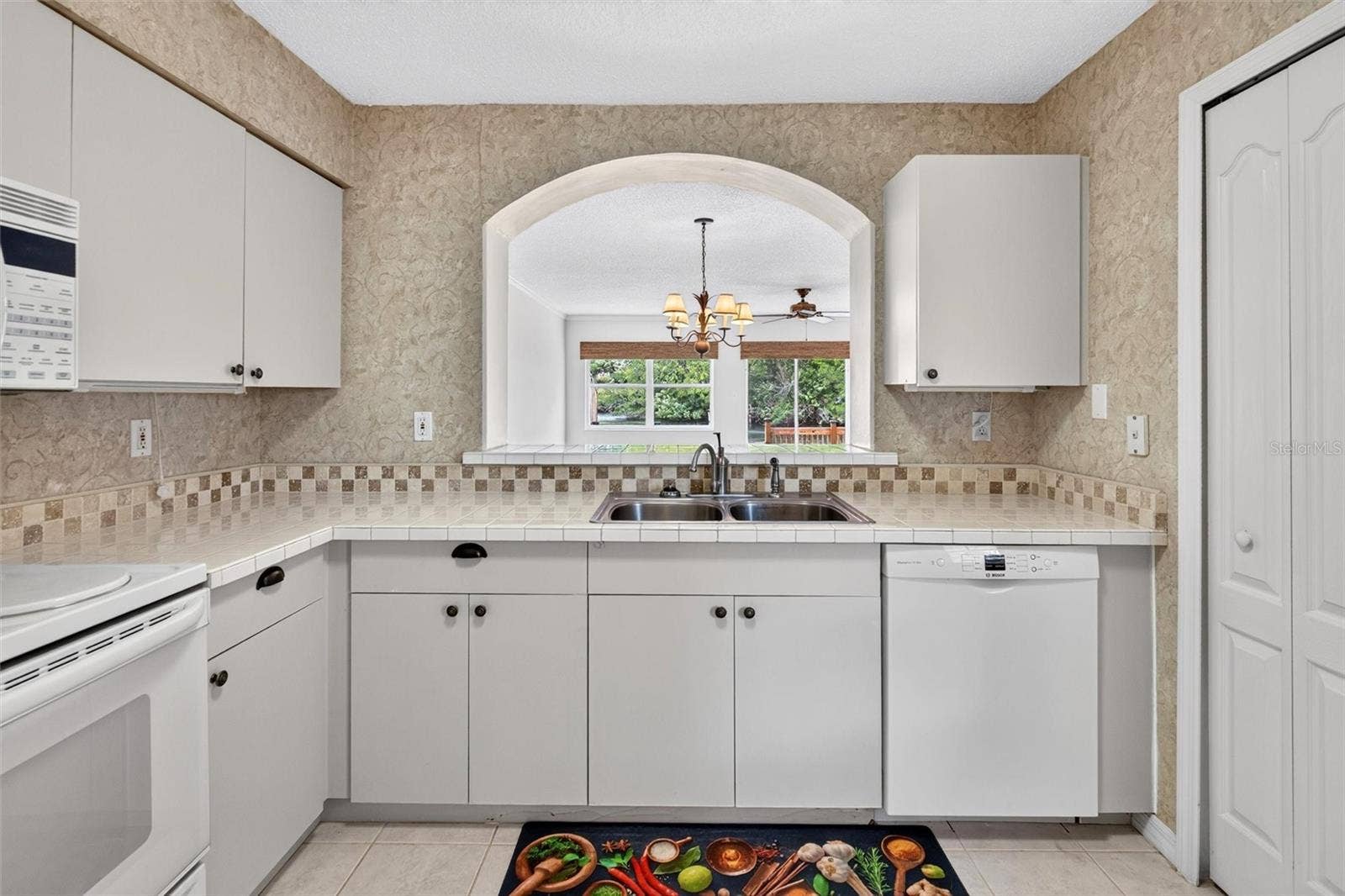 525 LAKE BRIDGE DRIVE, Ormond Beach, FL 32174 525 LAKE BRIDGE DRIVE, Ormond Beach, FL 32174