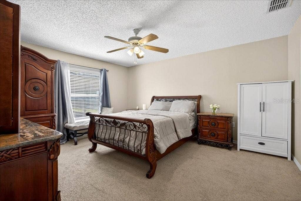 33 RED BARN DRIVE, Palm Coast, FL 32164 33 RED BARN DRIVE, Palm Coast, FL 32164