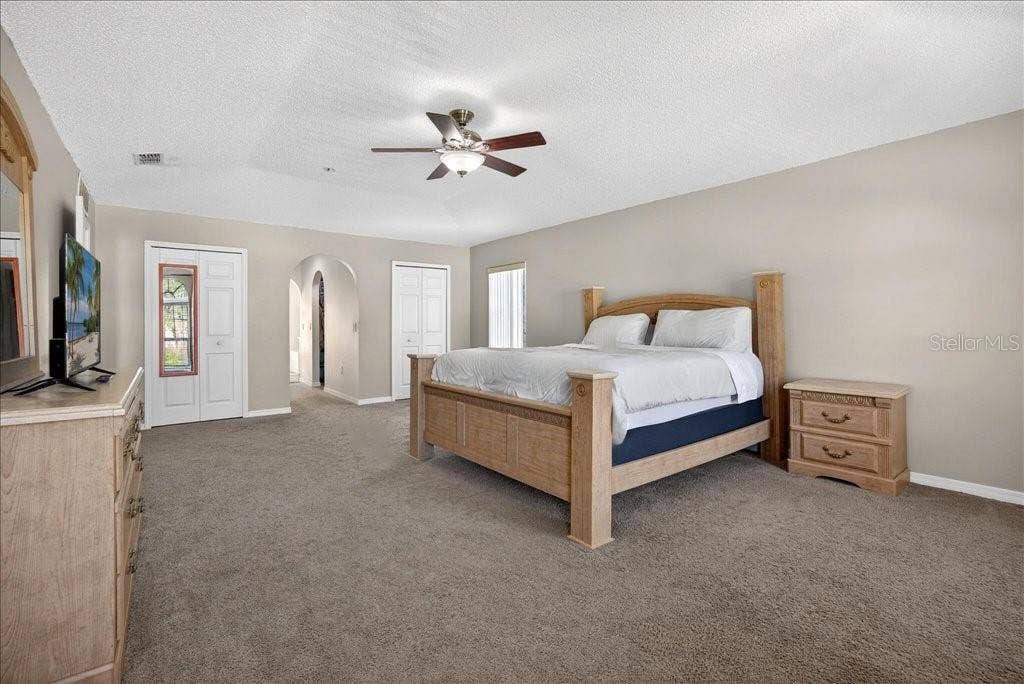 33 RED BARN DRIVE, Palm Coast, FL 32164 33 RED BARN DRIVE, Palm Coast, FL 32164
