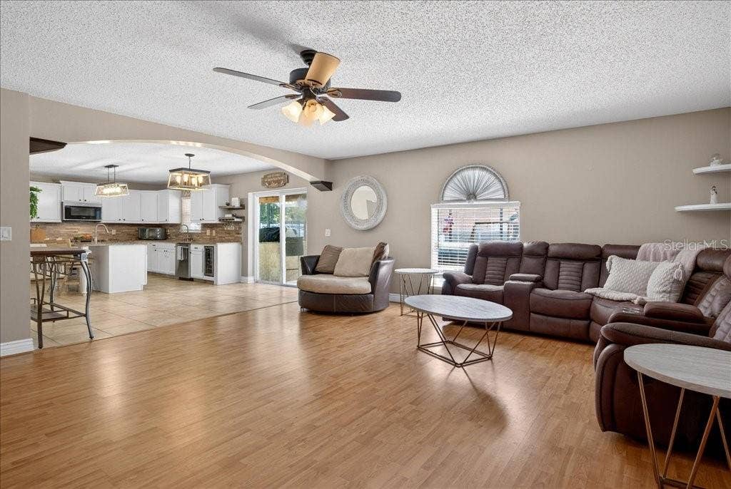 33 RED BARN DRIVE, Palm Coast, FL 32164 33 RED BARN DRIVE, Palm Coast, FL 32164