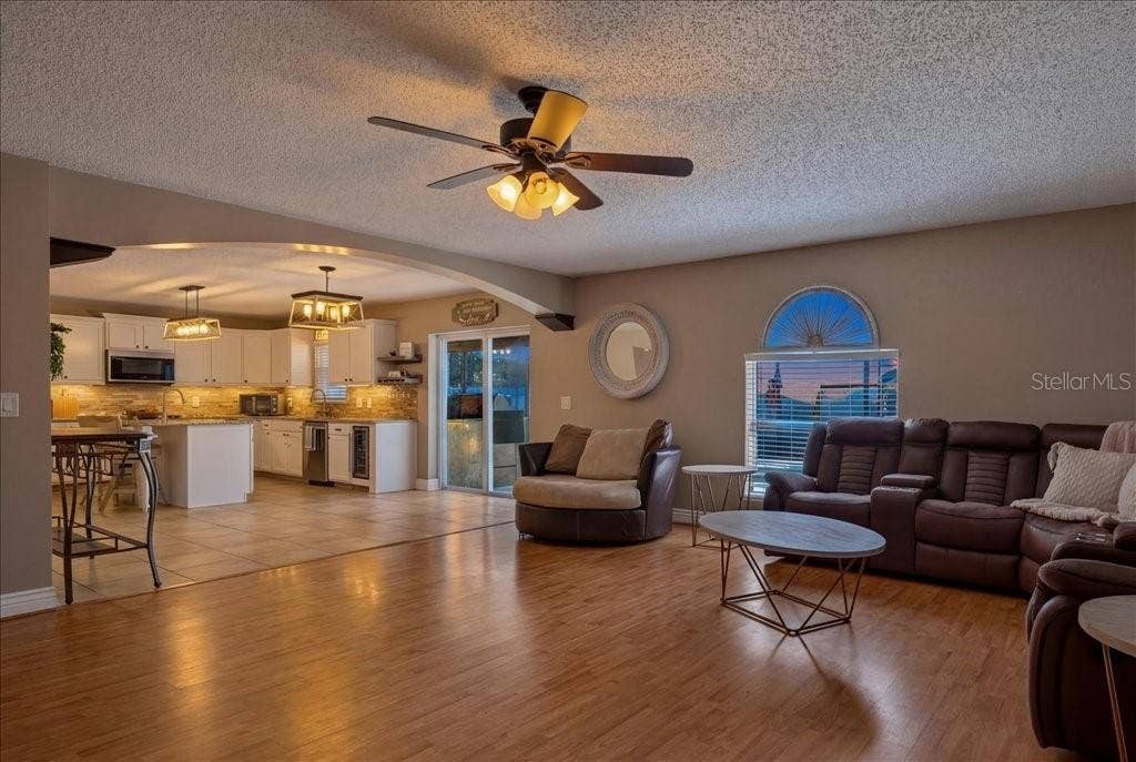33 RED BARN DRIVE, Palm Coast, FL 32164 33 RED BARN DRIVE, Palm Coast, FL 32164