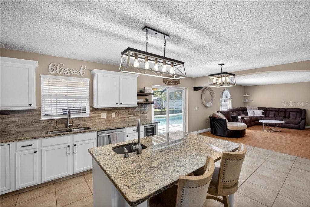 33 RED BARN DRIVE, Palm Coast, FL 32164 33 RED BARN DRIVE, Palm Coast, FL 32164