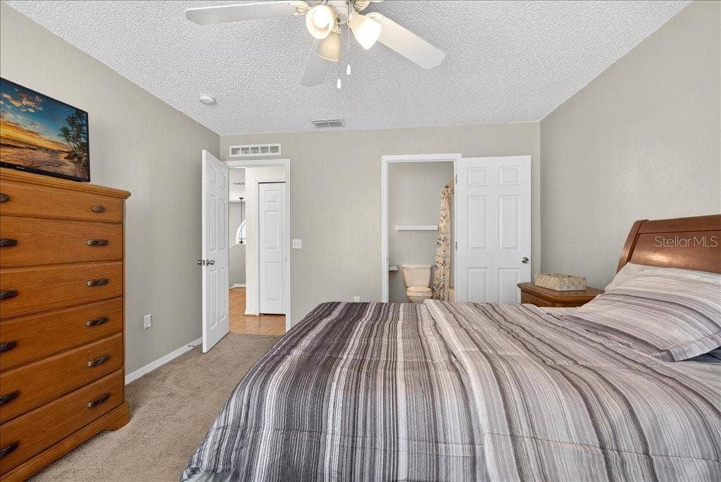 33 RED BARN DRIVE, Palm Coast, FL 32164 33 RED BARN DRIVE, Palm Coast, FL 32164