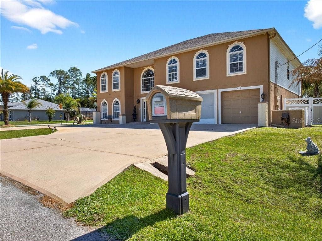 33 RED BARN DRIVE, Palm Coast, FL 32164 33 RED BARN DRIVE, Palm Coast, FL 32164