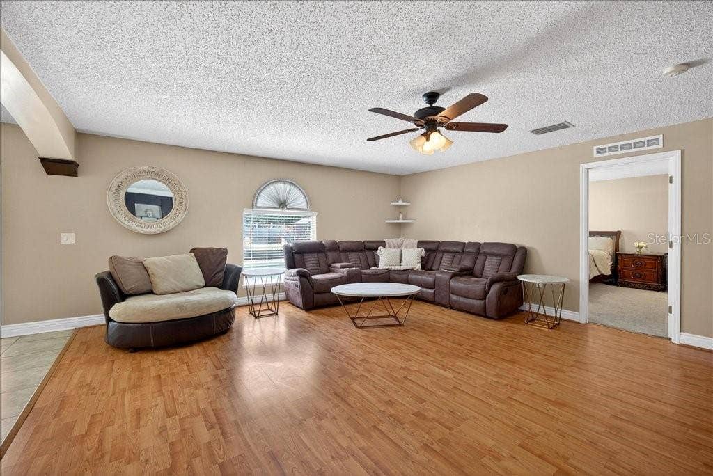 33 RED BARN DRIVE, Palm Coast, FL 32164 33 RED BARN DRIVE, Palm Coast, FL 32164