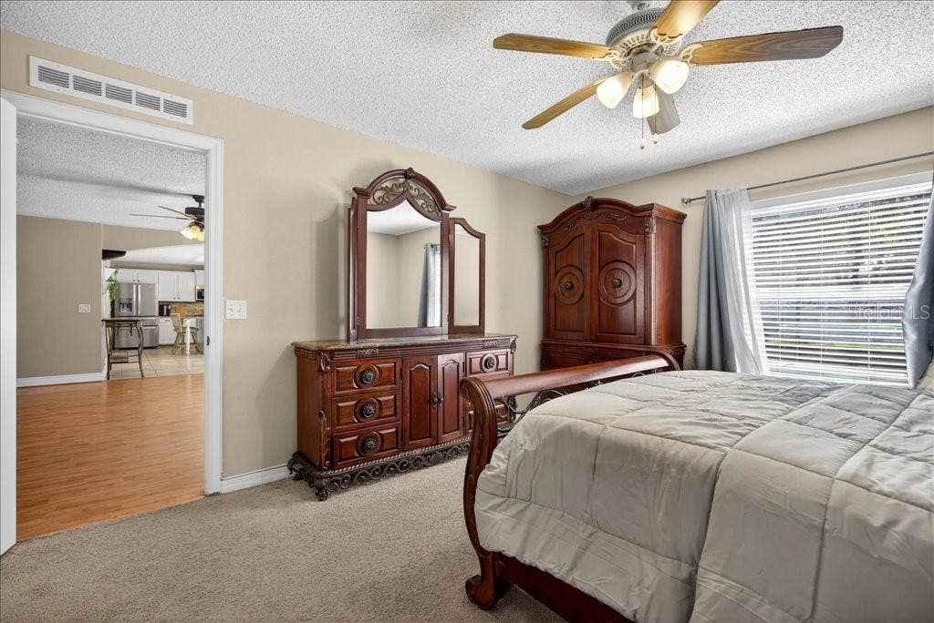 33 RED BARN DRIVE, Palm Coast, FL 32164 33 RED BARN DRIVE, Palm Coast, FL 32164