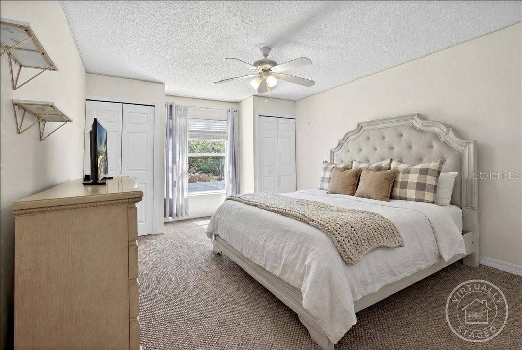 33 RED BARN DRIVE, Palm Coast, FL 32164 33 RED BARN DRIVE, Palm Coast, FL 32164