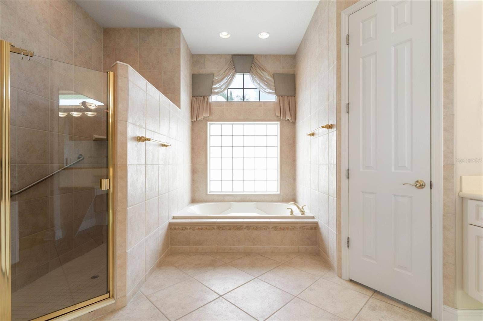 1023 HAMPSTEAD LANE, Ormond Beach, FL 32174 1023 HAMPSTEAD LANE, Ormond Beach, FL 32174