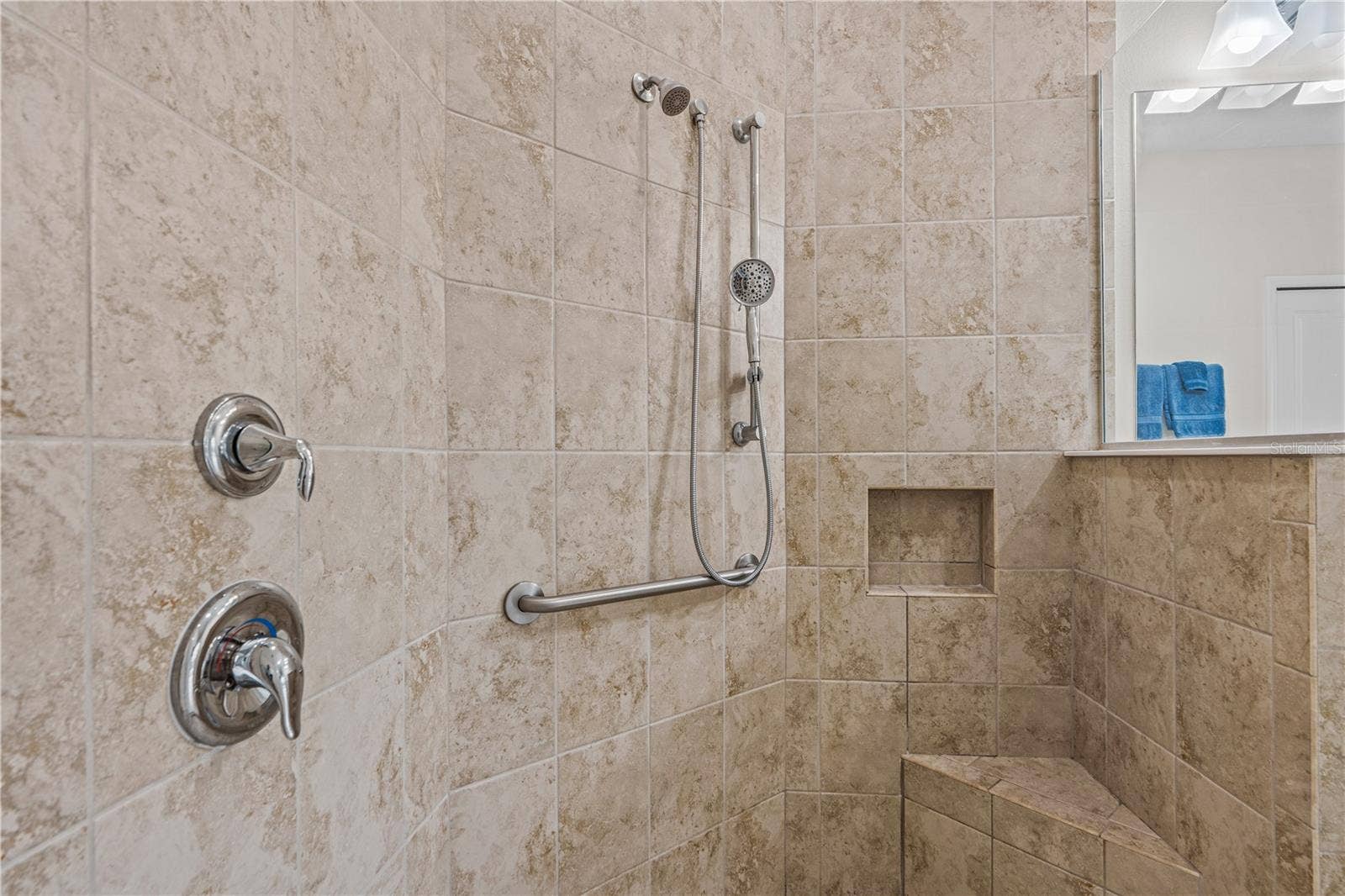 466 MARGARITAVILLE AVENUE, Daytona Beach, FL 32124 Luxurious Shower