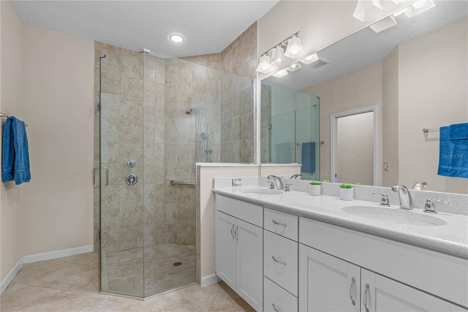 466 MARGARITAVILLE AVENUE, Daytona Beach, FL 32124 Ensuite With 2 Sinks & Step in Shower