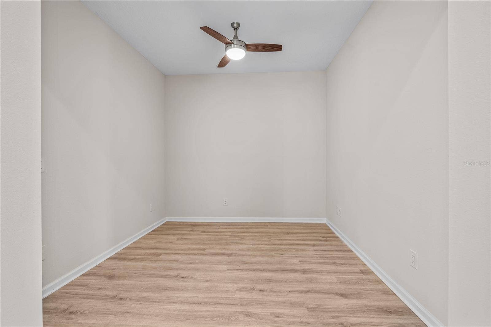466 MARGARITAVILLE AVENUE, Daytona Beach, FL 32124 Open Office/Bonus Room