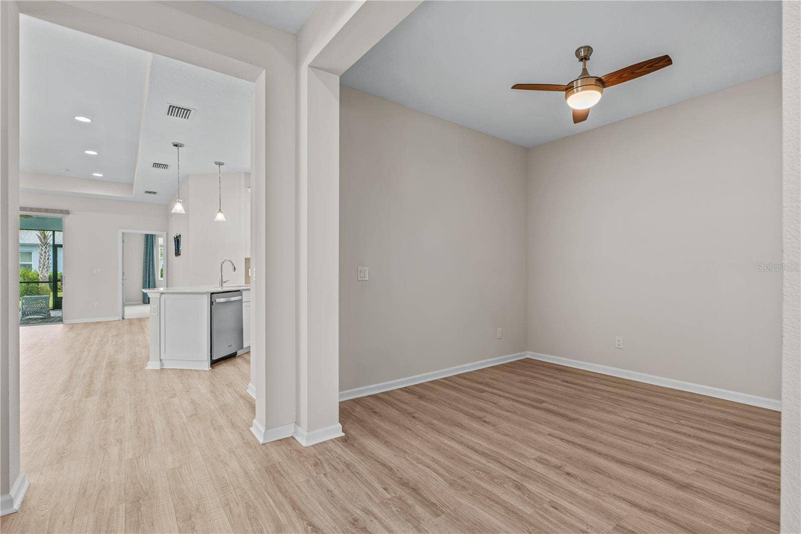 466 MARGARITAVILLE AVENUE, Daytona Beach, FL 32124 Open Office/Bonus Room